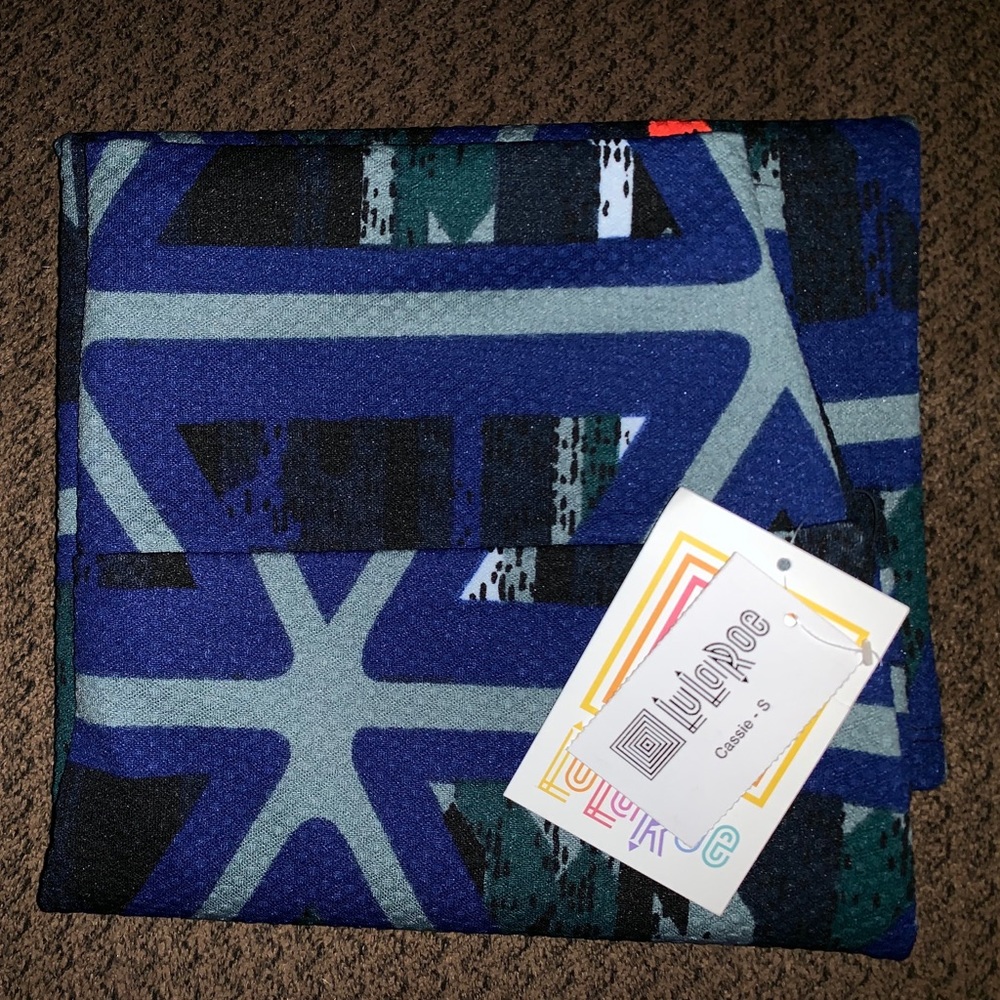 Small LuLaRoe Cassie